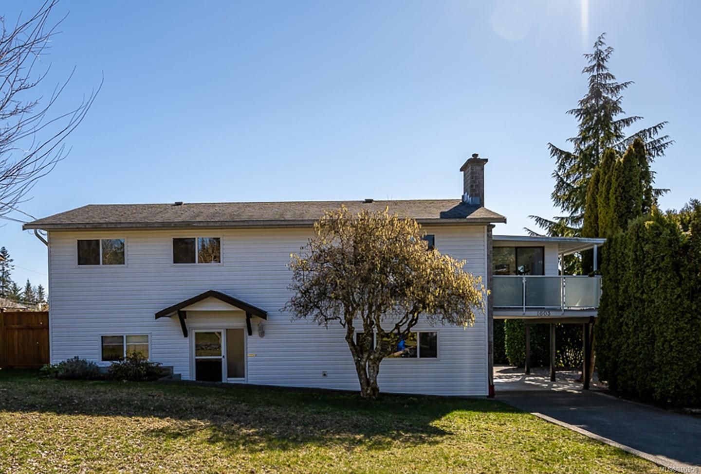 I have sold a property at 1603 Maquinna Ave in Comox
